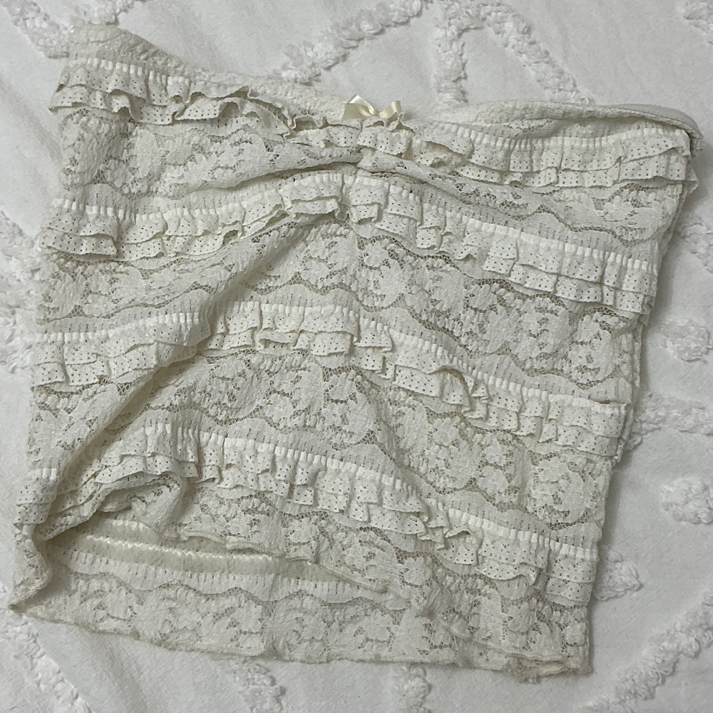 Elegant Lace Women's tube top in Cream